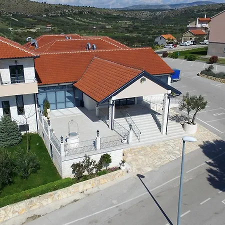 Ave Maria Alojamento de Acomodação e Pequeno-almoço Vrpolje