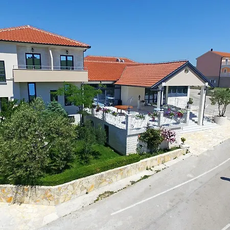 Alojamento de Acomodação e Pequeno-almoço Ave Maria Vrpolje