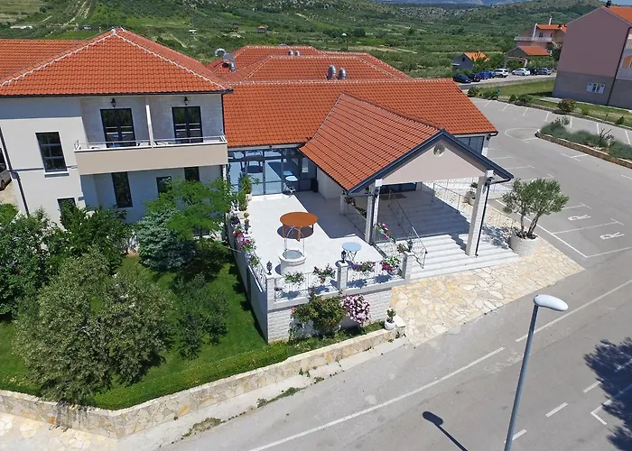 Ave Maria فندق مبيت وإفطار